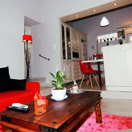 Maria's House In Front Of The Apartamento La Canea