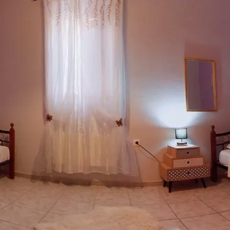 Maria's House In Front Of The Διαμέρισμα Χανιά